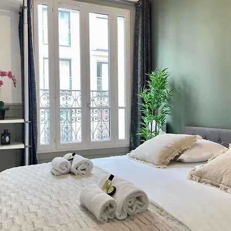 Appartement Eiffel Tower Stylish Retreat à Paris Extérieur photo