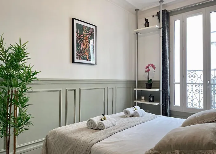 Eiffel Tower Stylish Retreat