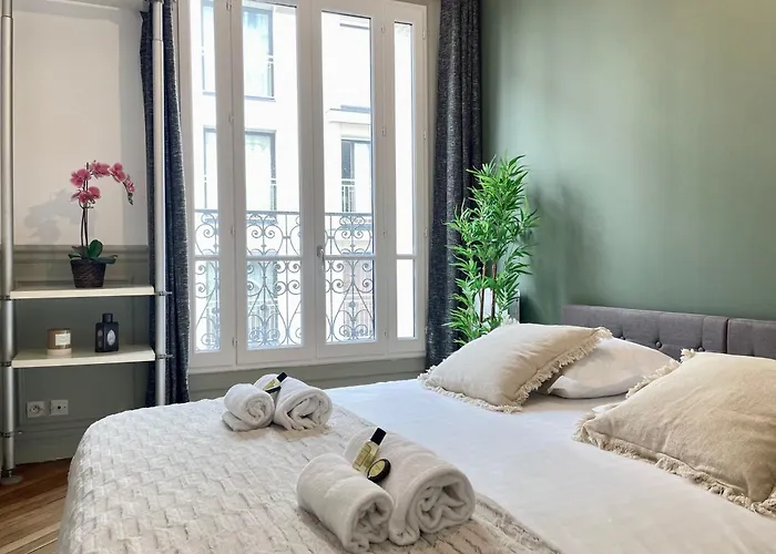 Eiffel Tower Stylish Retreat