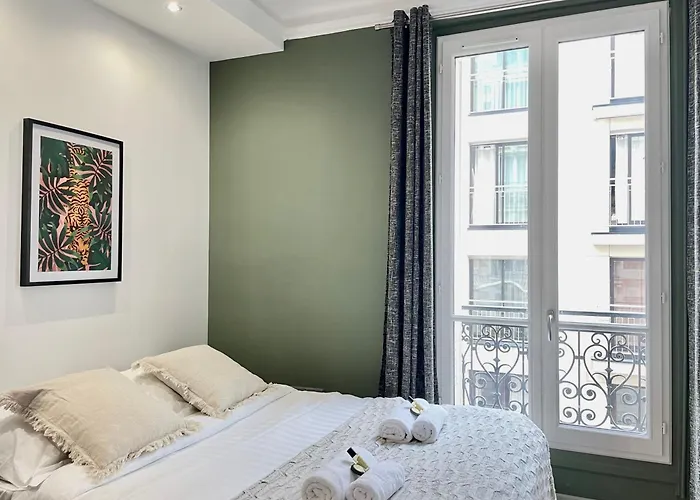 Eiffel Tower Stylish Retreat